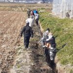 4.3第4期スタート！　今年度も水路泥上、農道敷砂利から